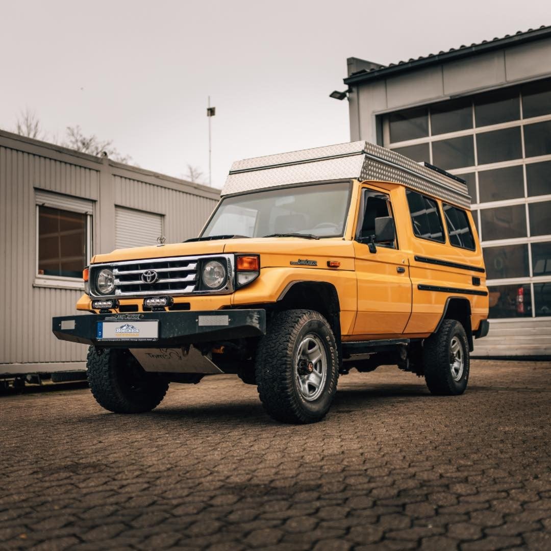 Toyota Land Cruiser HZJ78